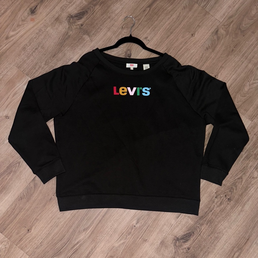 Levi’s crew neck